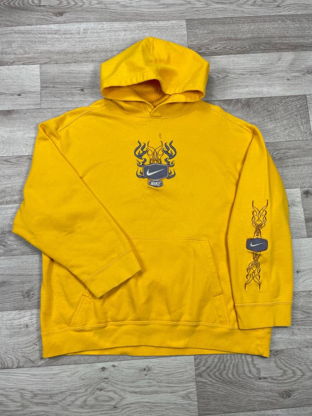 🔥VTG Y2K Yellow Nike Flame Embroider Swoosh Center Logo Skater Grunge Hoodie